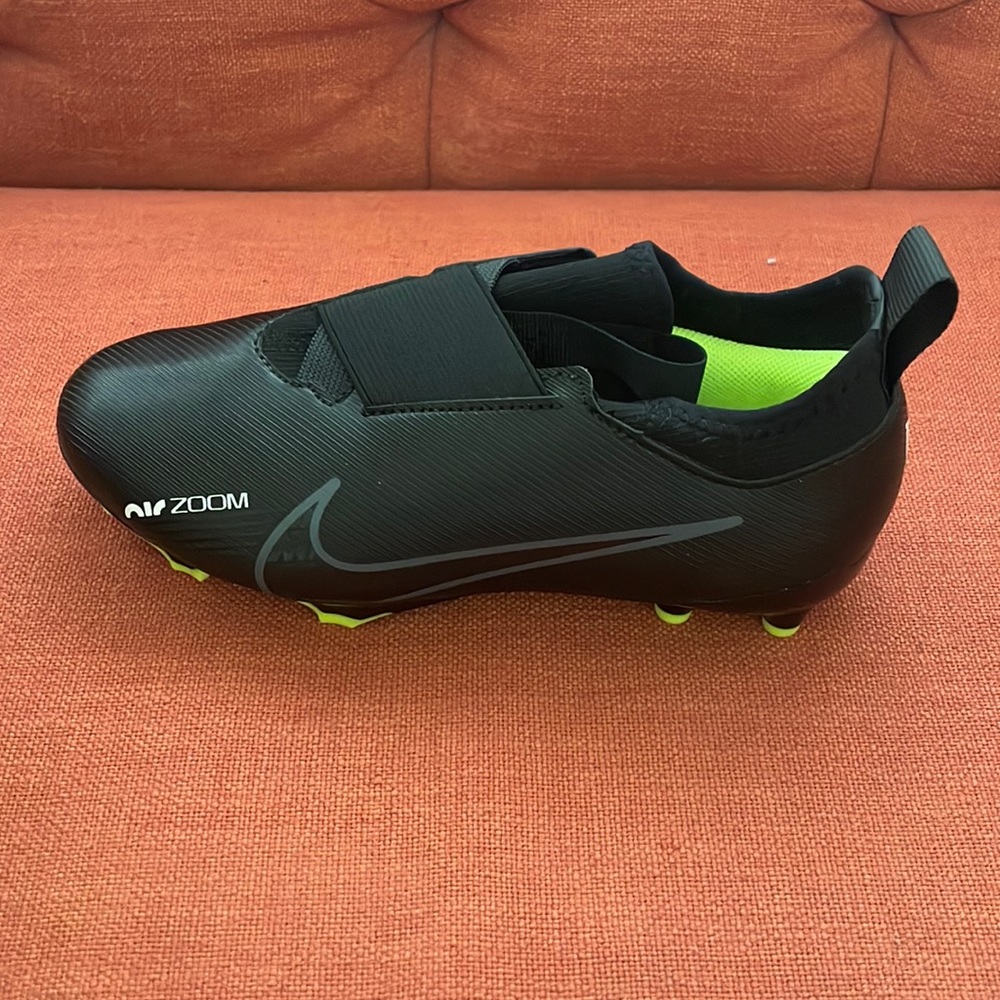 Kids soccer cleats